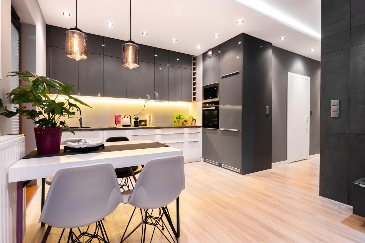 Elegant Business With Parking - By Upstairs * Cracovia