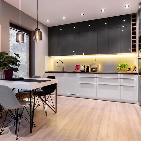 Elegant Business Accommodation With Parking - By Upstairs Krakov Exteriér fotografie