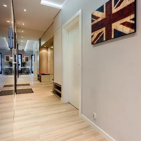 Elegant Business Accommodation With Parking - By Upstairs Krakov Exteriér fotografie