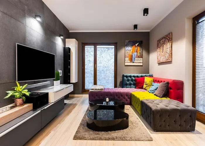 Elegant Business Accommodation With Parking - By Upstairs