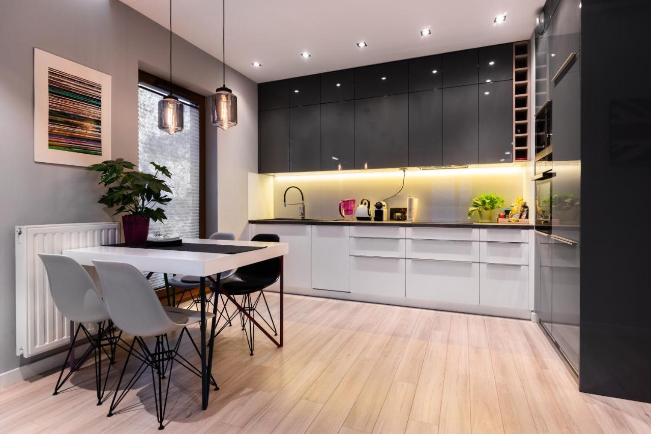 Elegant Business With Parking - By Upstairs Apartmán *